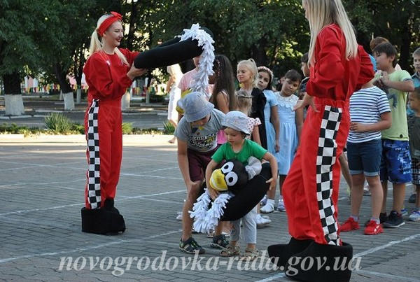 В Новогродовке масштабно и ярко отпраздновали День города и День шахтера