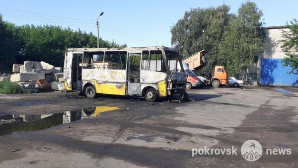 В Покровске сгорел дотла автобус