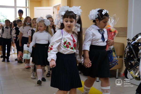 В Селидово с участием почетных гостей торжественно открыли современную опорную школу