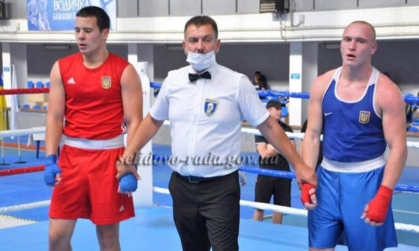 Боксеры из Селидово и Украинска собрали урожай медалей на чемпионате Донецкой области