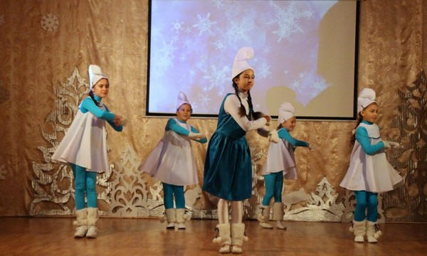 В Селидово по случаю Дня Святого Николая для детей устроили праздник с подарками