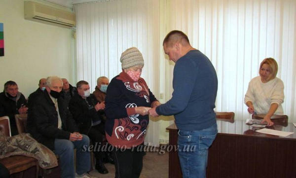 В Селидово «чернобыльцам» вручили медали и материальную помощь