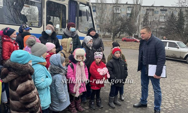 25 детей из Селидовской ОТГ отправились на отдых в «Изумрудный город»