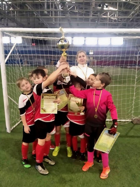 Команда из Селидово стала победителем юношеского футбольного турнира в Мариуполе