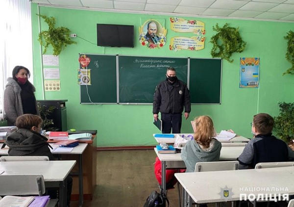 Полицейские провели профилактическую беседу со школьниками Горняка
