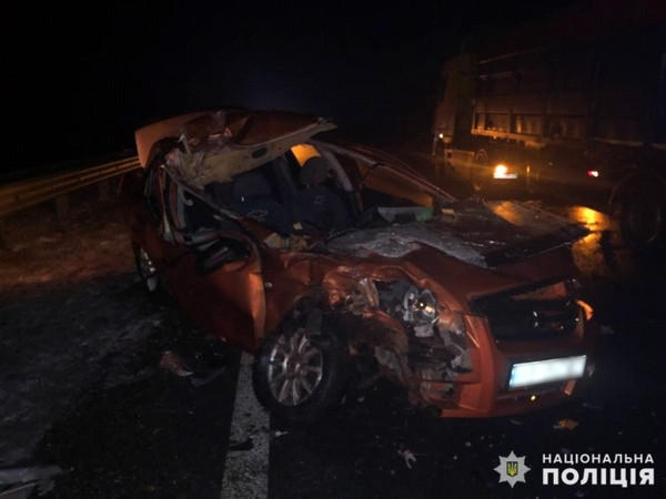 Вблизи Покровска Chevrolet врезался в грузовик: есть пострадавшие