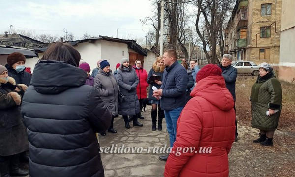 Мэр Селидово Виталий Нешин встретился с жителями Украинска