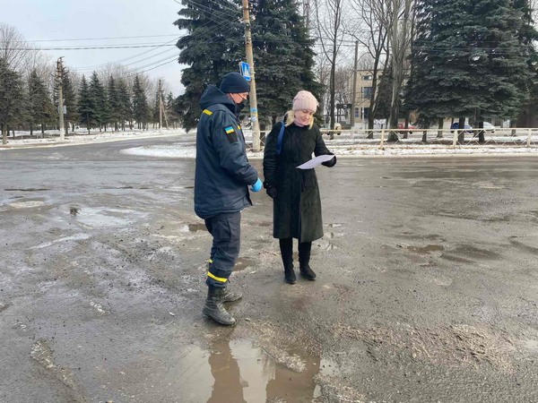 Жителям Новогродовки и Горняка напомнили правила минной безопасности