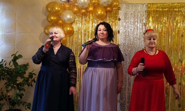 В Украинске по случаю 8 Марта женщинам подарили праздничный концерт