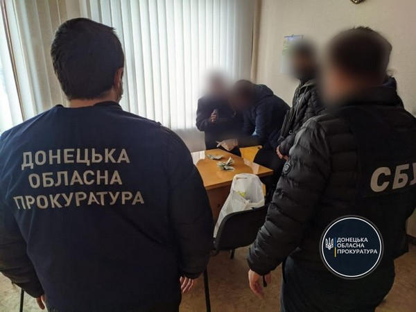 В Селидовском горсовете провели обыск: чиновника подозревают в получении взятки