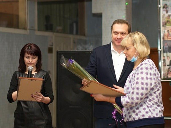 В Новогродовке женщин поздравили с 8 Марта