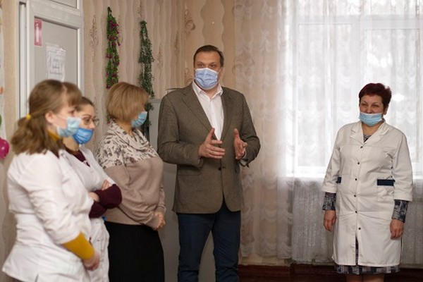 В Новогродовке официально представили нового директора Центральной городской больницы