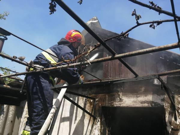 В результате пожара в Селидово пострадал мужчина