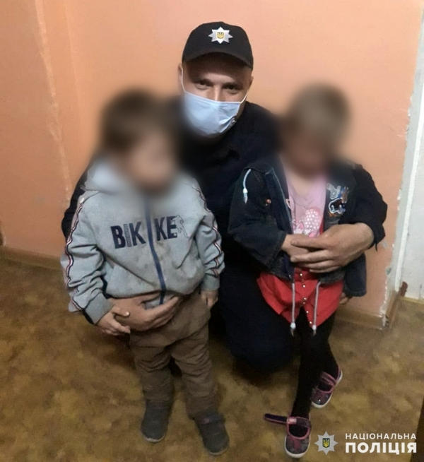 В Покровске полицейские забрали двух маленьких детей у пьяной матери
