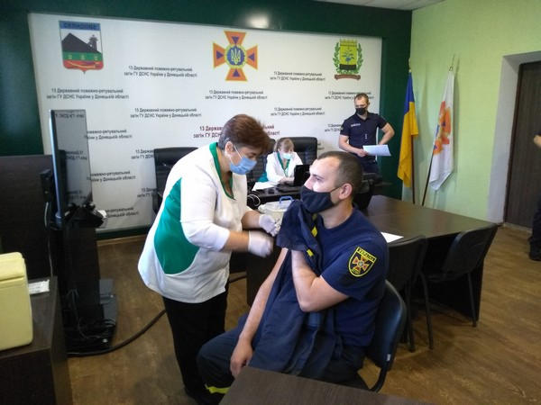 Селидовские спасатели продолжают вакцинироваться от COVID-19