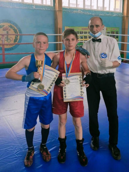 Боксеры из Новогродовки завоевали два «золота» и «серебро» на турнире «Открытый ринг»