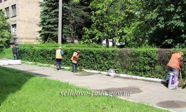 В Селидово продолжаются работы по благоустройству города