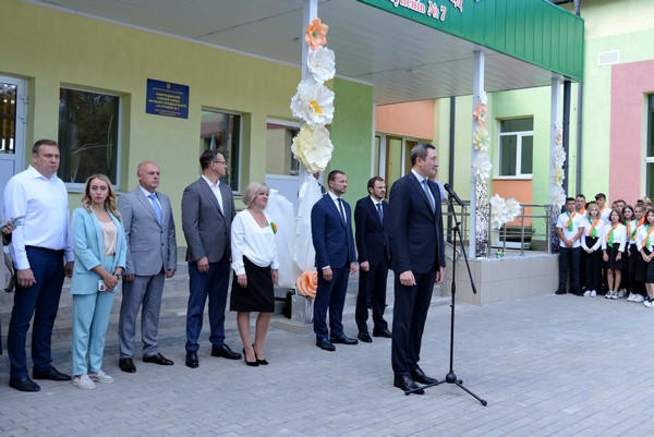 В Новогродовке торжественно открыли обновленную опорную школу