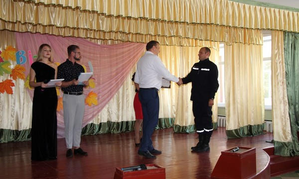 В Селидово спасателей торжественно поздравили с профессиональным праздником