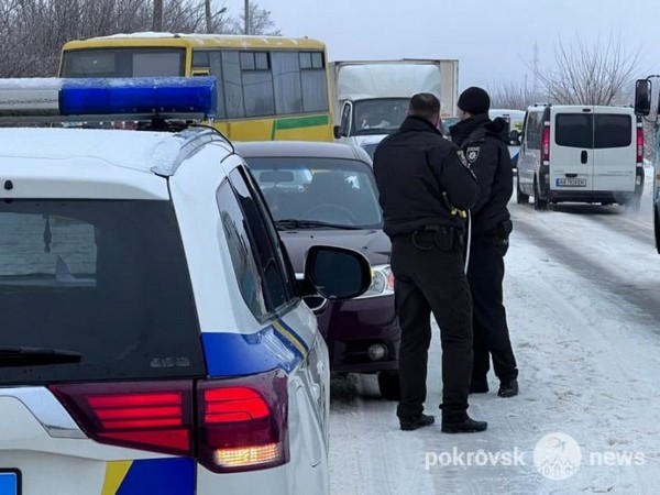 Вблизи Покровска рейсовый автобус с пассажирами попал в ДТП