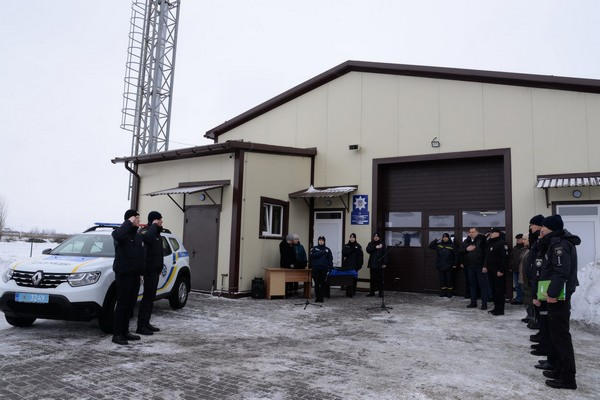 Вооружены помповыми ружьями и на внедорожнике - в Новогродовской громаде появились полицейские офицеры громады