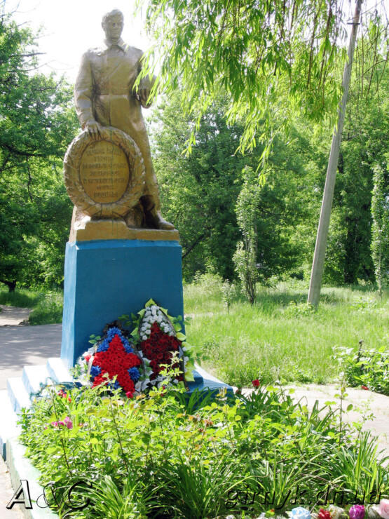 Памятник погибшим солдатам
