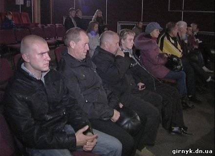 В кинотеатре «Мир» прошел вечер, посвященный памяти юного мотогонщика Валерия Доценко-мл. (добавлено видео)