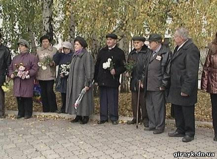 В Красноармейске и Димитрове прошли митинги, посвященные освобождению Украины от немецко-фашистских захватчиков (ФОТО)