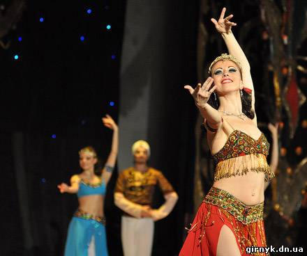 Донецкие артисты со своим балетом "Тысяча и одна ночь" посетили Красноармейск (Фото)