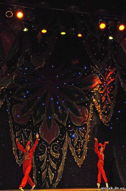 Донецкие артисты со своим балетом "Тысяча и одна ночь" посетили Красноармейск (Фото)