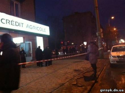 Очередное дерзкое ограбление банка на бульваре Шевченко в Донецке (фото+видео)