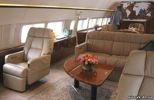 Самолет Януковича: позолота и розовый мрамор (фото)