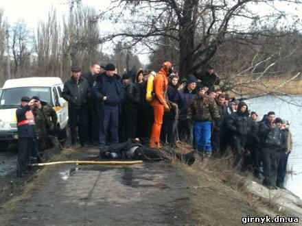 В Добропольском районе автомобиль затонул в шахтном отстойнике. Водитель погиб (фото)