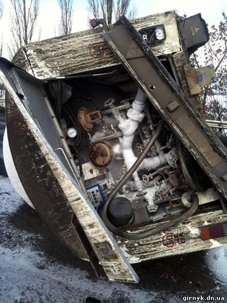 В Красноармейском районе перевернулась цистерна с аргоном (фото+видео)