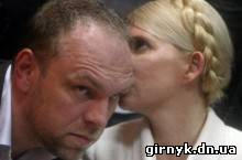 В Интернете появилось провокационное видео, в котором люди, похожие на Тимошенко и Власенко, целуются (+ видео)
