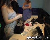 В Донецке поймали элитных проституток и сутенершу, которые ездили на «Порш-Кайен» (фото)