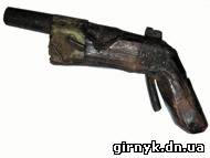 У жителя Доброполья дома изъяли самодельный пистолет