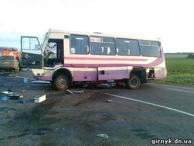 Автобус "Донецк-Димитров" попал в ужасное ДТП: трое мертвы, 12 госпитализированы (фото + видео)