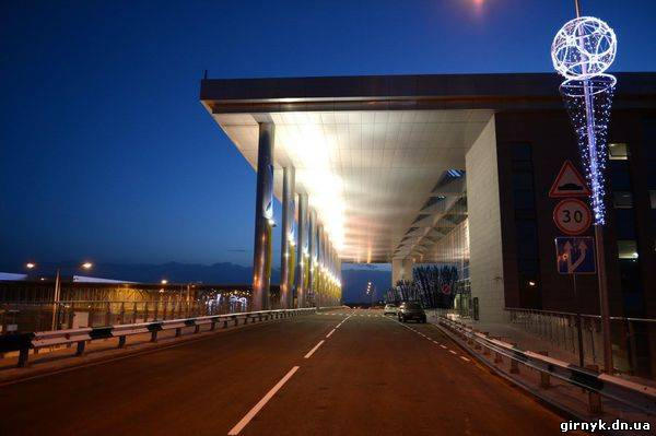 Ночные фото нового терминала донецкого аэропорта имени Сергея Прокофьева (фото)