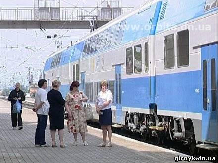 Через станцию Красноармейск прошел новый двухэтажный поезд "Skoda" (фото + видео)