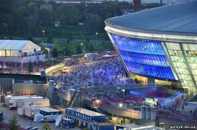 Донбасс Арена с высоты во время матча Англия – Франция (профессиональные фото)