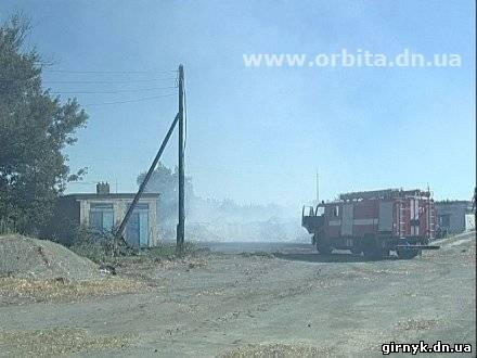 В Красноармейском районе, недалеко от Удачного, уже две недели борются с масштабным пожаром (фото + видео)