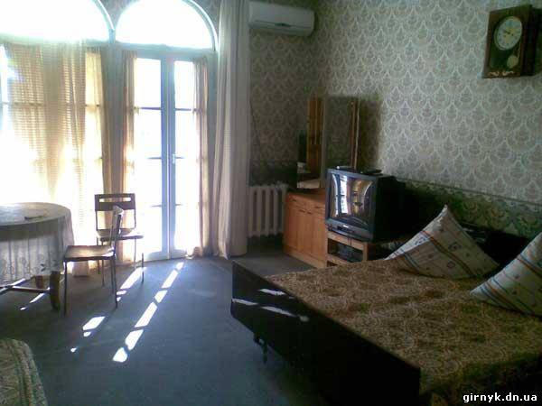 Отдых в Урзуфе: жилье от 40 гривен, проезд от 65 гривен (фото)