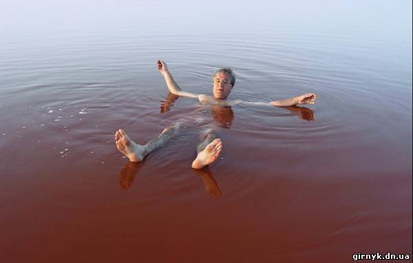 В Сенегале нашли клубничное озеро (фото)
