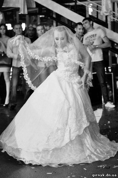 Донецкие невесты зажигают на дискотеке в нижнем белье (фото)