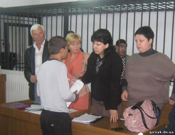 На суде над убийцами Александра Белого малолетний преступник довел своего адвоката до слез (фото)