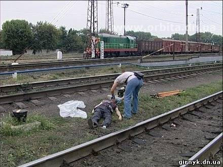 На станции Красноармейск под колесами локомотива погиб мужчина (фото + видео)