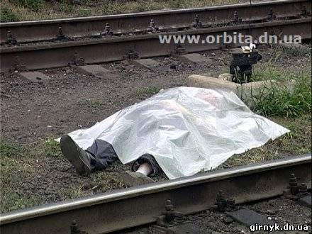 На станции Красноармейск под колесами локомотива погиб мужчина (фото + видео)
