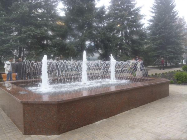 За один день в Димитрове торжественно открыли храм, зону отдыха, фонтан и детскую площадку (фото)