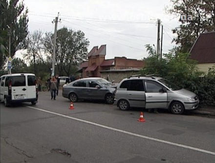 В Красноармейске произошло два серьезных ДТП с погибшим и повреждением линии электропередач (фото)